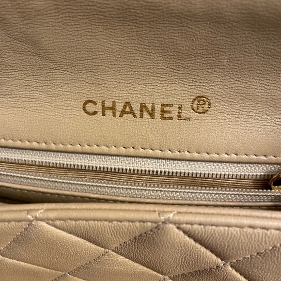 Chanel vintage beige single full flap 24k gold plated hardware with turn lock - Picture 6 of 13
